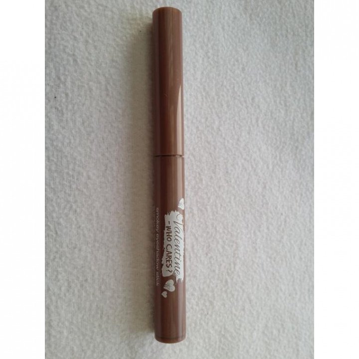Essence Valentine Smokey 01